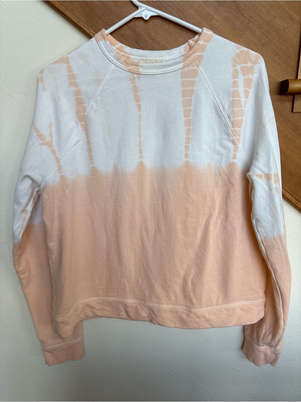 Universal Thread White and Peach Tie-Dye Crewneck Beachy Look Sweatshirt